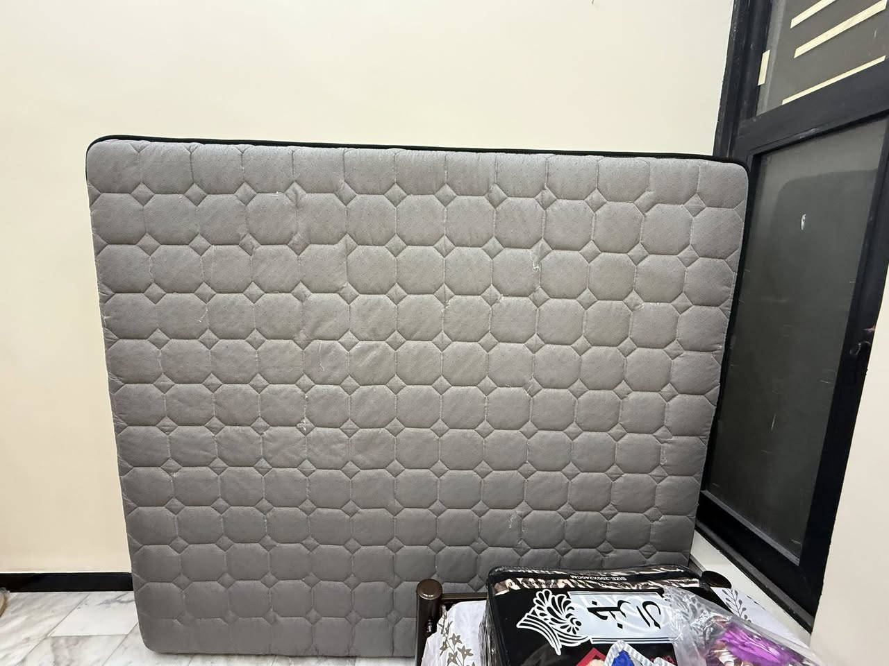 دوشك جدا نظيف بالسعر 150 في مجال تواصل على ال WhatsApp. ***********
