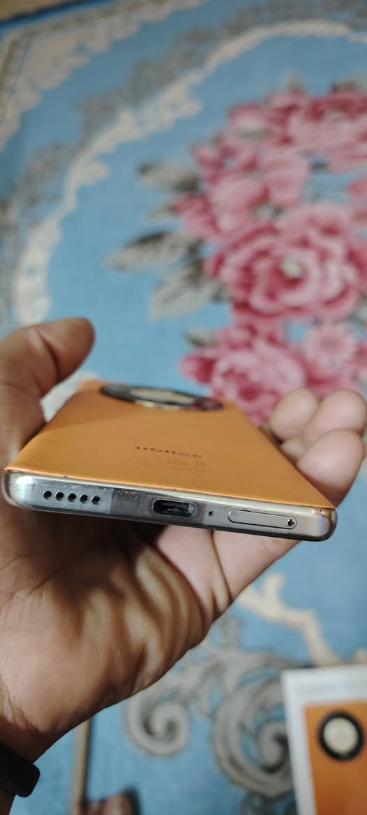 السلام عليكم هونرx9bذاكره 256 رام 8+8 بطاريه 5800 الجهاز فقط الفلاش وسماعه فجئه وكفن والباقي كله شغال فقط الي ذكرته فلاش وسماعه. سعر 150العنوان بغداد العامريه   رقم الهاتف ***********
