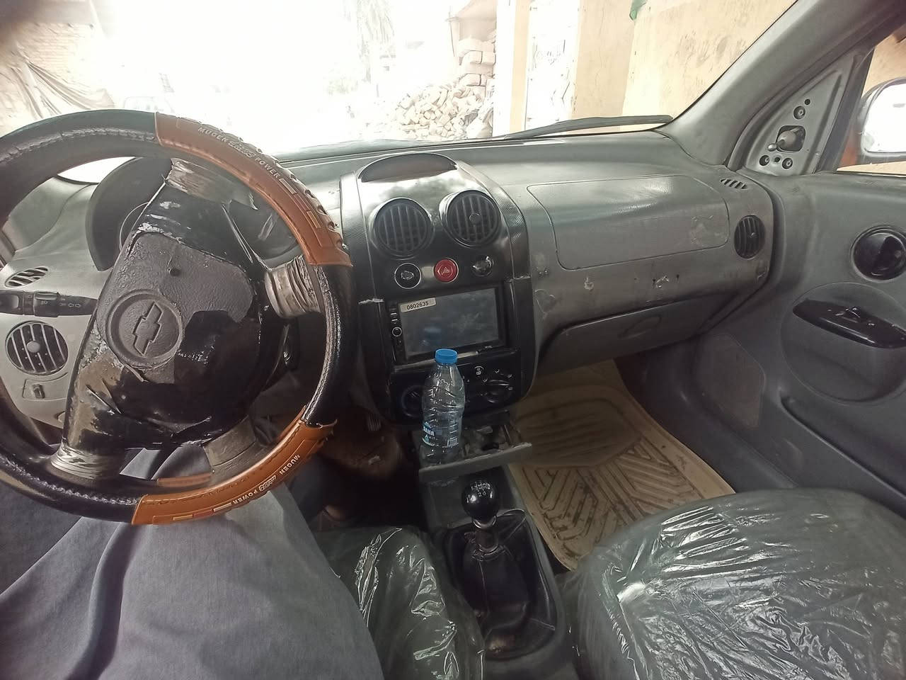 السلام عليكم 
افيو 2005 كير عادي
سنوية جديدة بأسمي 
كير و مكينة مكفولات 
مكان السيارة الديوانية 
الشراي يتصل و بيه خير و يدلل الخاص مغلق
***********
