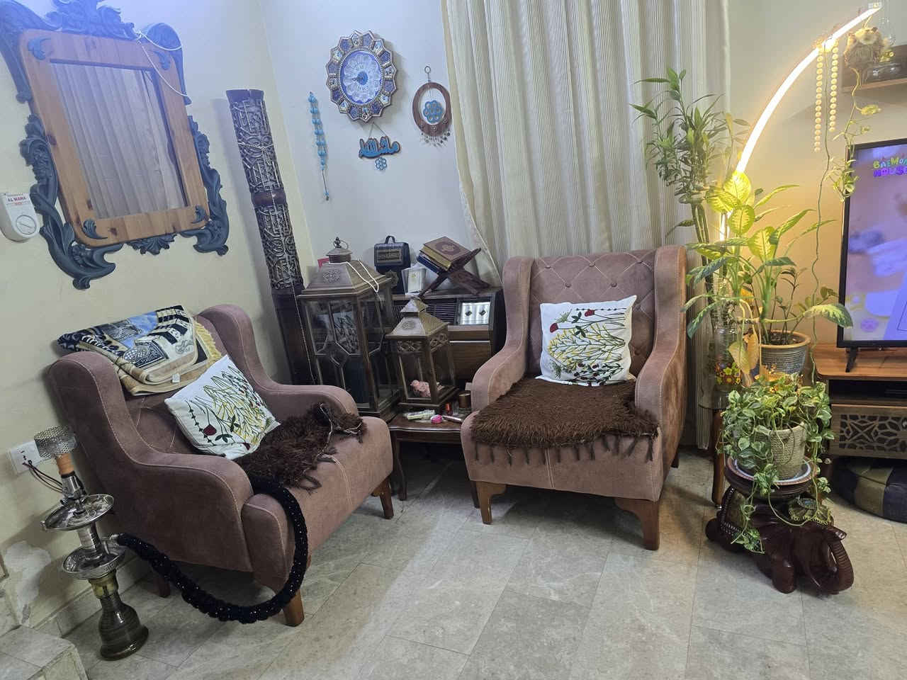 السلام عليكم ...غراض بيت للبيع ***********

١. طخم هول كورنر نظيف جدا ٨ مقاعد سعر ٦٠٠ الف
٢. ميز بلازما مع بلازما ٥٢ بوصه سعر ٣٠٠ الف 
٣. طخم صاله دوشمه قبل اشهر نظيف جدا ٩ مقاعد ٧٠٠ الف
٤. ميز دائري خشب وسطي مع ٤ طبلات صغار سعر ٢٠٠ الف
٥. فاترينا سعرها ١٠٠ الف
٦. غرفة نوم اطفال سعر ٦٠٠ الف 
٧. غرفة نوم زان مصري اصلي قديم سعر مليون ونص 
٨.كاونتر مطبخ تفاصل جديد داخل المنيوم وخارج خشب مضغوط درجه اولى مع المرشحه dlc سعر ٤ مليون واني فصلته قبل سنه ب ٦ ملايين 
٩. طباخ ٤ عيون مع فرن حجم ٦٠ سعر ٢٠٠ الف
١٠. ثلاجه هيتاشي جديده سعر ٧٥٠ الف
