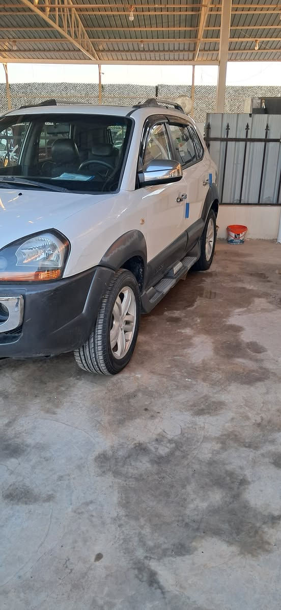 السلام عليكم
توسان 2010للبيع
محرك 2000
كير مكينه تبريد صدر تخم تاير
السياره بيها قطعتين فقط 
السعر 118بيها مجال
العنوان ديالى الغالبيه
رقم الهاتف ***********
