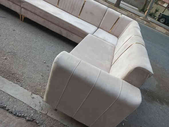 سلاوهاورییان
ئە م تاقمە ئیڵە بۆ فرۆشتن
11نەفەرییە دە سکردە
واتە فول خوسوسیە 
یە ك مانگ به کارهاتوە
ژ.م***********
شوین.کەلار
