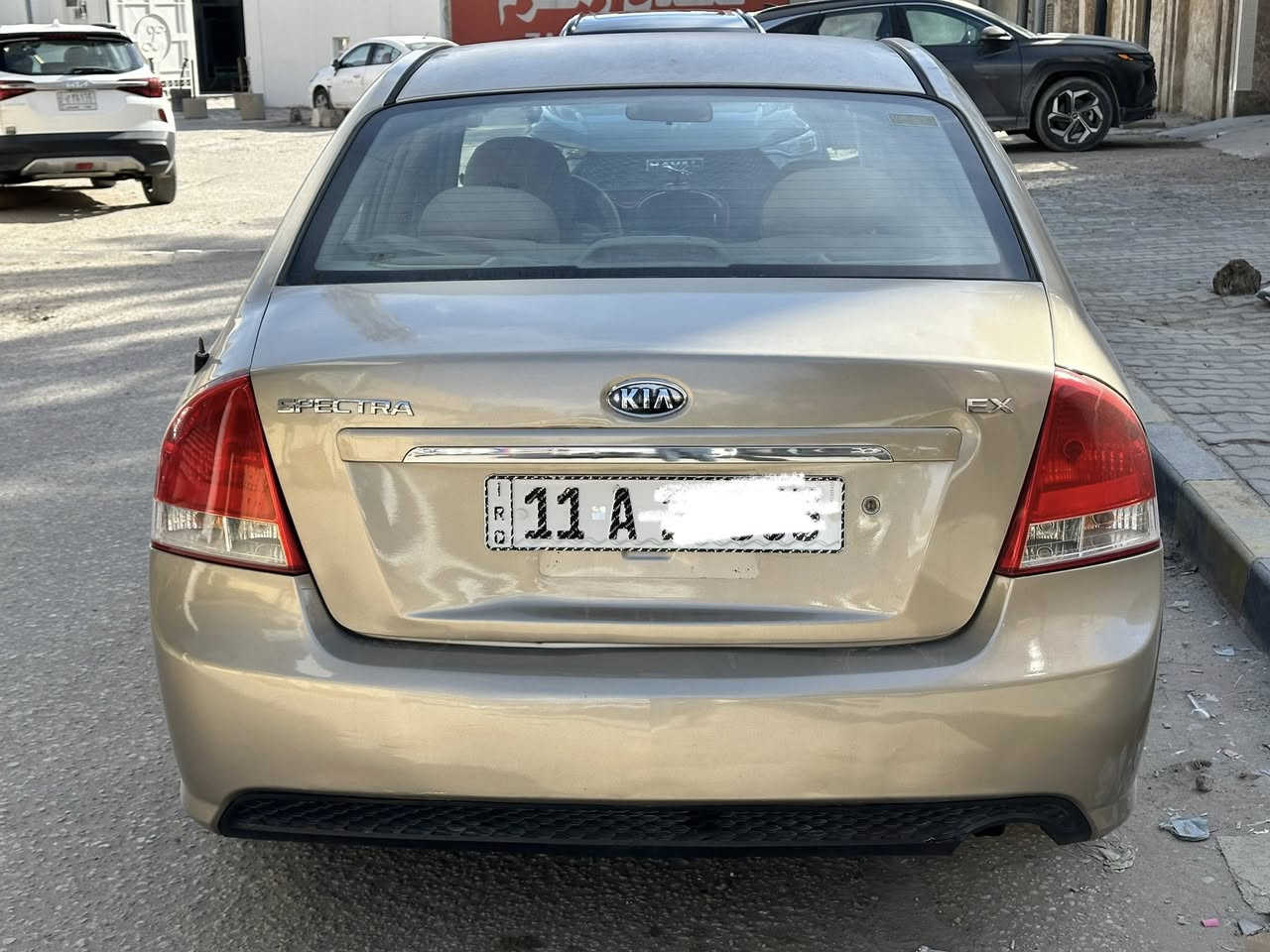 كيا اسبكترا ٢٠٠٧ لون اصفر ذهبي المحرك 2000 وارد أمريكي كير ومحرك كفاله الحدادية جديدة تخم تايرات جديد الرقم الأنكليزي الجديد سنوية باسمي امداور ثاني يوم دواخل و كشنات جديدة باتري جديد ضوء زنون بيها طخه بسيطة من جهة الباب خلف الصدر مكاني النجف 
سعرها 83 وبيها مجال للطيبين 
للتواصل ***********
