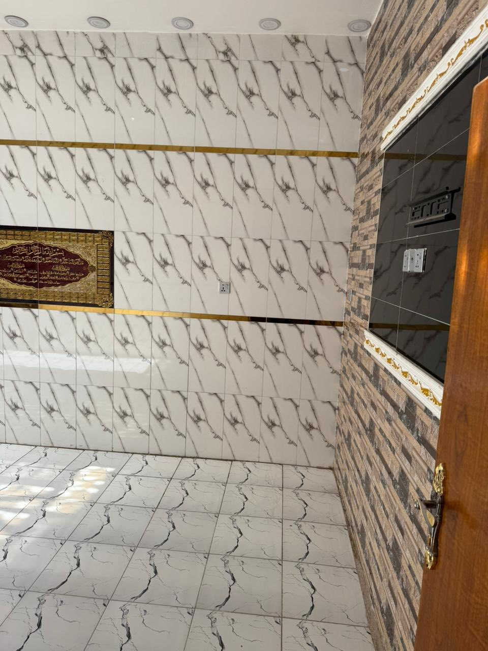 دار للبيع مساحة 100متر طابق ونص طابو زراعي سند ٢٥ وكالة ام الصورة بيت جديد عنًوانه الزعفرانية شارع الكهرباء شارع مول احمد السعيدي ثاني فرع عن شارع العام للاستفسار اتصال ***********
