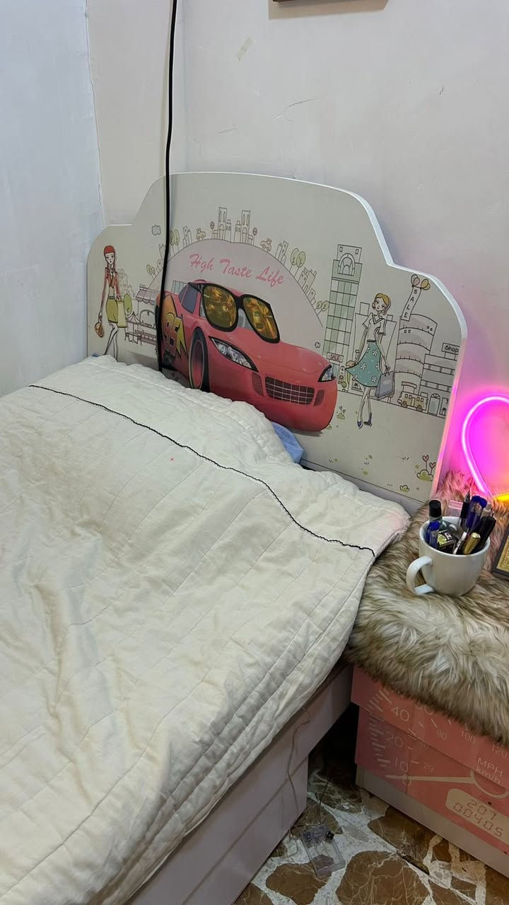 غرفة نوم للبيع
نظيفة جدًا واستعمال خفيف
السرير قوي مع كنتور + وميز مراية + وميز جانبي 
الحالة ممتازة
السعر ٢٠٠ للاستفسار اكثر التواصل ؏ هذه الارقام 

‭٠٧٧٧ ١٠٠ ١١٥٢‬
‭٠٧٨١ ٤٣٠ ٣٠٦٢‬
