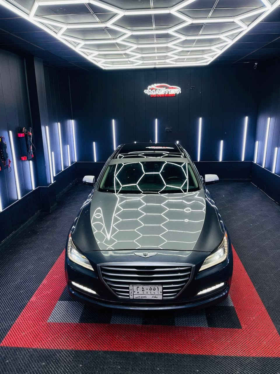 : جينيسيس G80 موديل 2015 (وارد أمريكي) - قمة النظافة
المواصفات الأساسية:
المحرك: 6 سلندر (V6) سعة 3.8 لتر - أداء قوي واقتصادي.
اللون الخارجي: رمادي (Gray) ملكي ومميز.
اللون الداخلي: جلد أسود (Black Leather) بحالة الوكالة، نظيف جداً.
ناقل الحركة: أوتوماتيك 8 سرعات.
المواصفات الفول (1/1):
سقف بانوراما بالكامل.
نظام بصمة (تشغيل + أبواب).
شاشة ملاحة كبيرة ونظام صوتي Lexicon الفاخر.
رادار أمامي، تنبيه الخروج عن المسار، ونظام النقطة العمياء.
بروجكتر (HUD) لعرض السرعة والمعلومات على الزجاج الأمامي.
كراسي كهرباء مع نظام تدفئة وتبريد.
صندوق خلفي ذكي (يفتح تلقائياً عند الاقتراب).
كاميرا خلفية دوارة مع حساسات أمامية وخلفية

رقم بغداد تحويل مباشر
مكان السيارة بابل
السعر 148 قابل للتفاوض البسيط
***********
