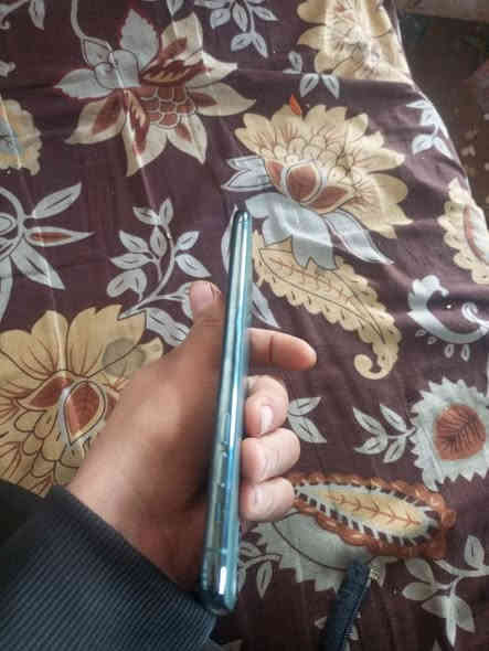 تلفون ١١برو ماكس مكفول نموذج N  ذاكرة ٦٤ بطارية ٨٤ مكفول ما مفتوح ب ٤٠٠ و بي مجال للتواصل ***********
