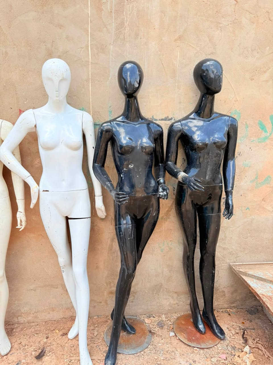 سلام عليكم عندي هاي ملكانات للبيع انضاف عندي هاي لاشكال وهاي لاحجام ول اسود بس هل فصالين توصيل موجود مكاني موصل حي زهراء لاستفسار اكثر راسلني على وات ساب
*********** واسعارهم مناسبه
