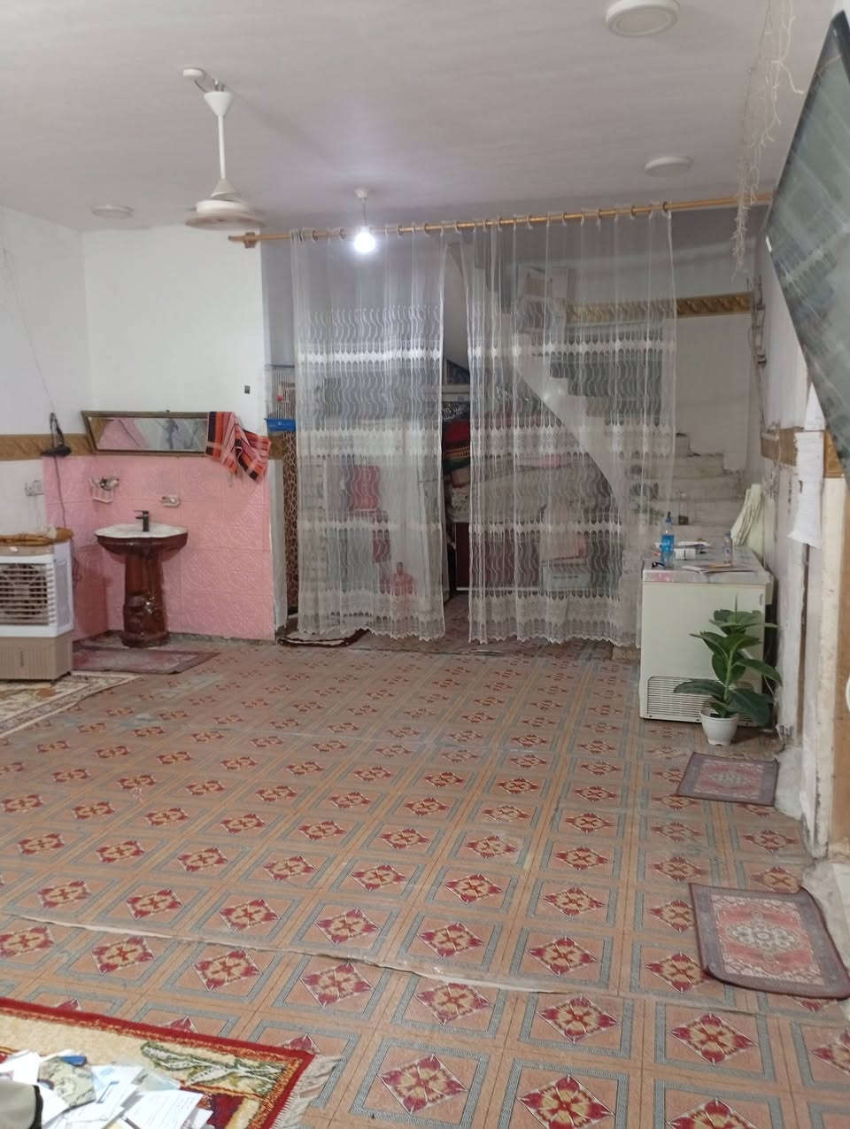 السلام عليكم بيت + قطعه مساحة 500 رگن 📍 نواب الضباط قرب مدرسه القلم الشارع العريض للاستفسار ***********

