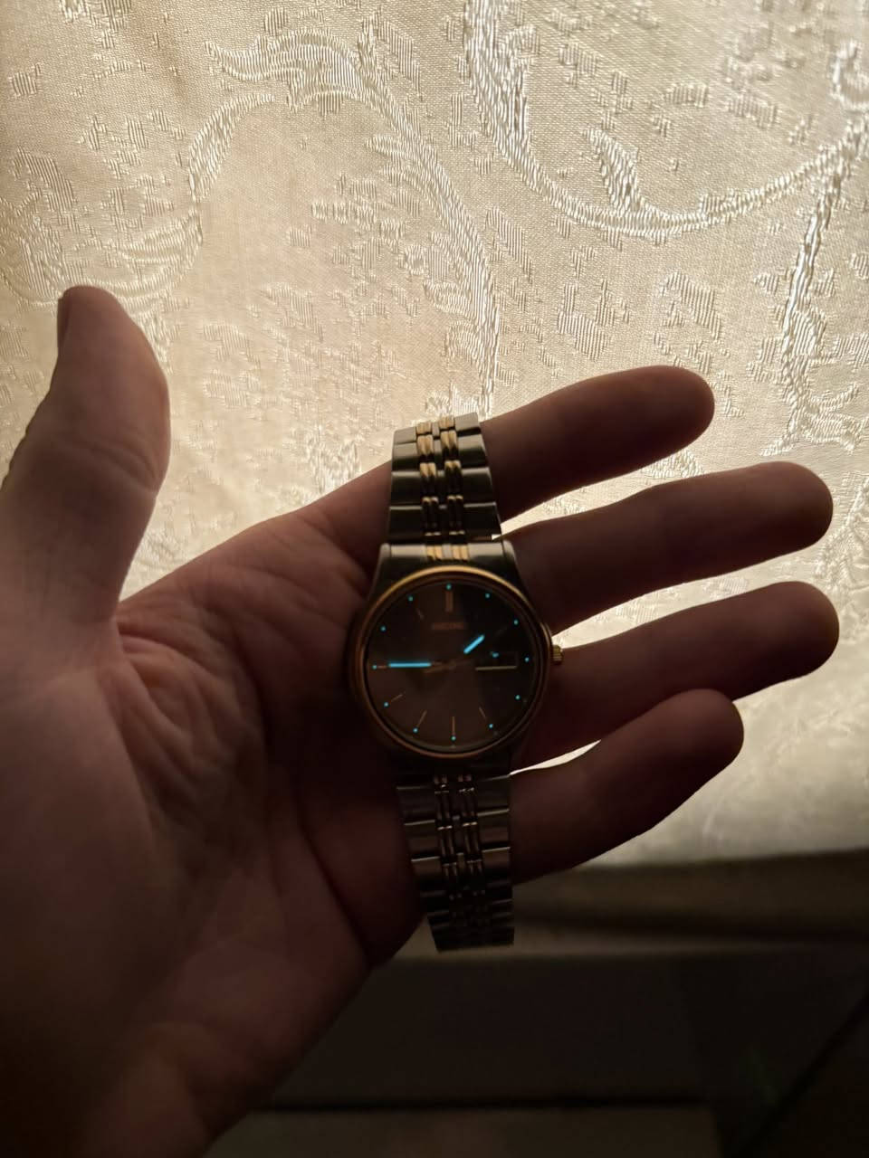 Seiko Vintage Japanese Quartz – Early 90s
Day-Date | Two Tone Classic


**إذا كنت صاحب هذا الإعلان وتريد حذفه لأي سبب، رجاءا أرسل رسالة إلى الدعم الفني**