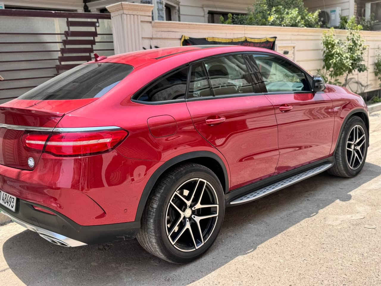 السلام عليكم 
مارسيدس GLE :موديل 2016
وارد الماني 
فول مواصفات AMG 
6سلندر توين تيربو 
فول الفول مواصفات 
حادثها ربع الجاملغ الخلفي 
مراوس حسب القناعه 
التواصل/***********
