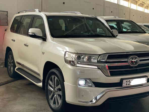 تويوتا لاند كروز 2017 فئة VXS 5.7 فول 1/1 خنك رادار
ماشية 130 الف كيلو حقيقي وشرط الكارتون السيارة و 
كلش جديدة والسيارة رقم بغداد الجديد  ب اسمي
و السيارة مكفولة كفالة من الصبغ والتبديل و الفتح و 
الكير والمحرك كذللك مكفولات وابيع شرط السونار و 
والسيارة فول 1/1 خنك رادار و جكات و 4 كامرات و فول
والسعر اتصل وبيك خير وتدلل و ترهم بيع او مراوس مع اي سيارة وبيك خير وتدلل و 
مكاني بغداد الكاظمية ورقمي *********** اتصال 
و مواصفات السيارة هية بصمة و سلايد وتشغيل عن 
بعد و 5 بصمات و وصندوق كهرباء ولايت زنون دبل عدسة كهربائي و وحساسات امامية وخلفية و 4 كامرات 360 درجة و رادار امامي و تثبيت مسار و كراسي كهرباء
و كراسي تبريد و شاشة اصلية و نضام صوتي JBL و 
شاشات خلفية اصلية و محرك 8 سلندر حجم 5700
