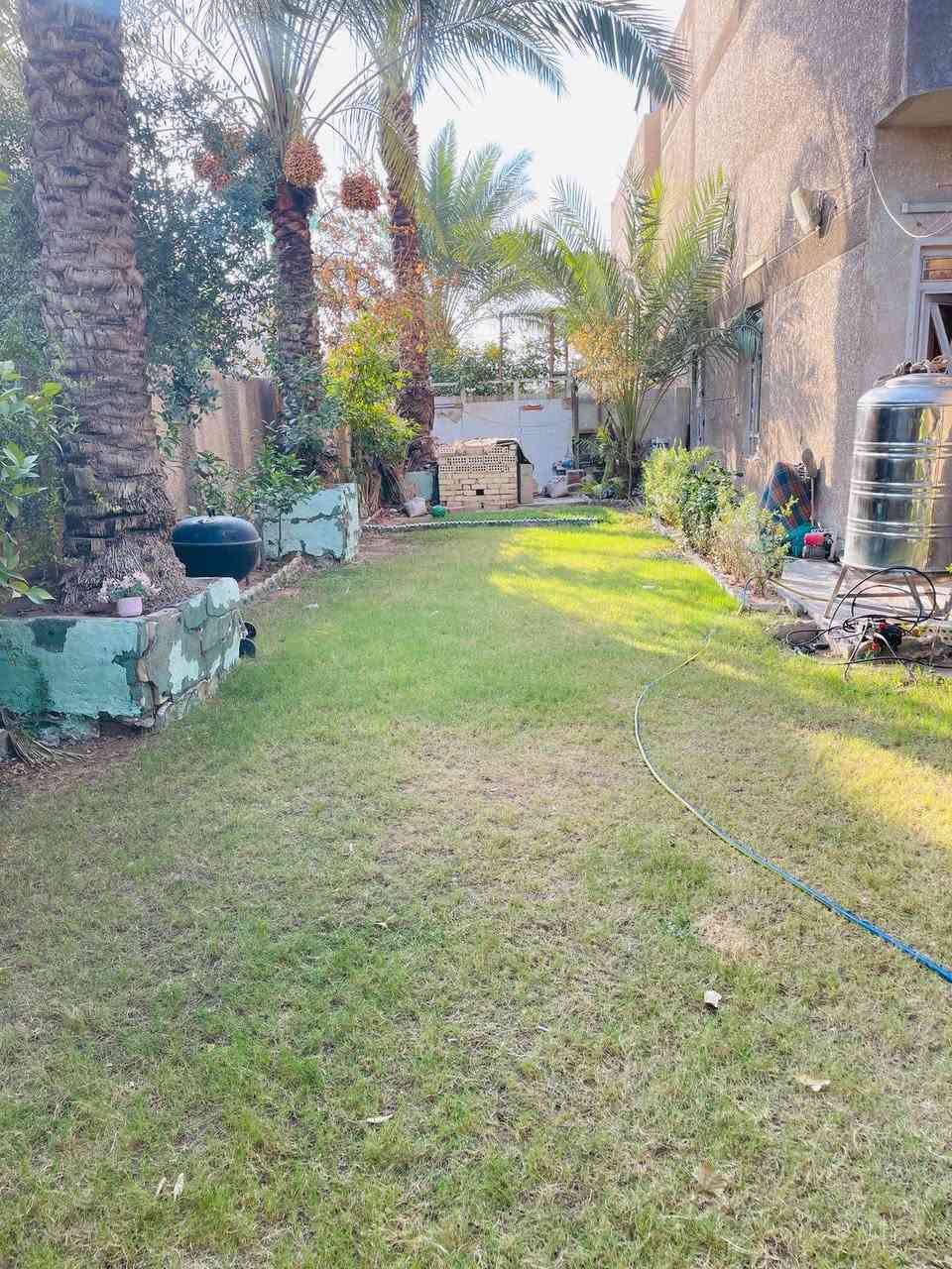 دار للبيع 300 متر ركن باليوان واجهه 15 نزال 20
السعر 850 مليون وبي مجال/ ويا تشجير 100 متر
استقبال/مطبخ/صاله/ سبع غرف نوم /خدمات 
مراجعه مكتب الياقوت للعقار ***********
قرب مثلجات القطب/ مقابل منفذ بيك جكن
