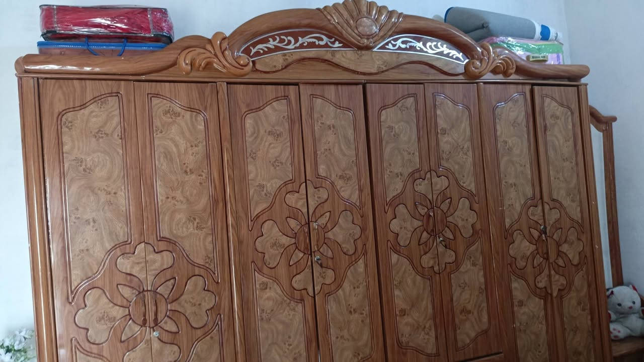 سلام عليكم غرفه نوم البيع كامله من كل شي شويه ردله ترتيب سعر 250 الف عنواني كرمه علي ***********
