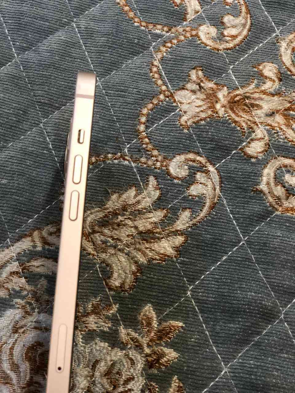 للبيع iPhone 13 عادي
• السعة: 128 GB  

• اللون: وردي  

• نسبة البطارية: 77%  

• الجهاز يعمل بشكل طبيعي ولا توجد مشاكل في الأداء أو اللمس.  

• يوجد كسر بسيط في زجاج أسفل الشاشة فقط، ولا يؤثر نهائياً على الشاشة أو اللمس أو الاستخدام.  

• الجهاز بحالة جيدة للاستخدام اليومي.

العنوان: حي البنوك

للاستفسار والمفاوضة على السعر التواصل على الخاص.

***********

السعر 280 قفل
