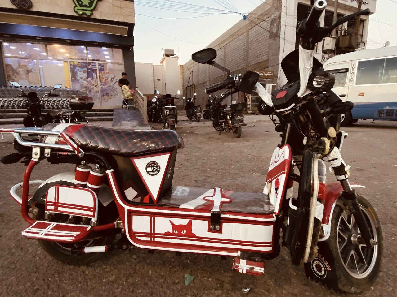 السلام عليكم 
ماطور هيوشه للبيع موديل ٢٣ بطاريات ع الفحص وثنين عطلانات 
السعر٣٧٥ الف وبي مجال 
*********** موجود واتس اب
