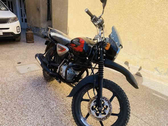 سلام عليكم دراجه للبيع موديل 22 داخلة ب 23 دراجه خير من الله المكينة اصبانه ممدودة عليهه رقم وسنويه السعر 2-200 وبيهه مجال للطيبين المكان بغداد الكماليه
رقم الهاتف ***********
