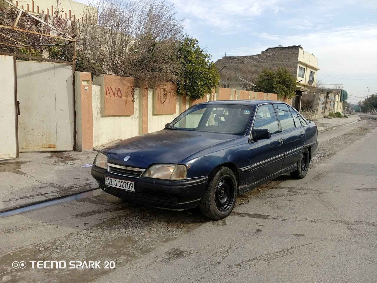 السلام عليكم
سياره للبيع اوميكا موديل 1989
سياره نظيفه رقم انكليزي هزه جديده سنويه الى 2030 باسمي تيرات جديده بسعر 28 وبيها مجال 
للاستفسار 
***********
