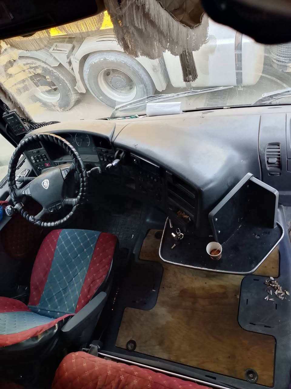 للبيع اسكانيه موديل ٢٠٧ سنكل امامي بدون اضباره رقم صدامي كير كهربائي محرك نضيف  بيه جفيه على صفحه السكن  رقم واتساب *********** و *********** رقم الهاتف جوبلاسات امامي
