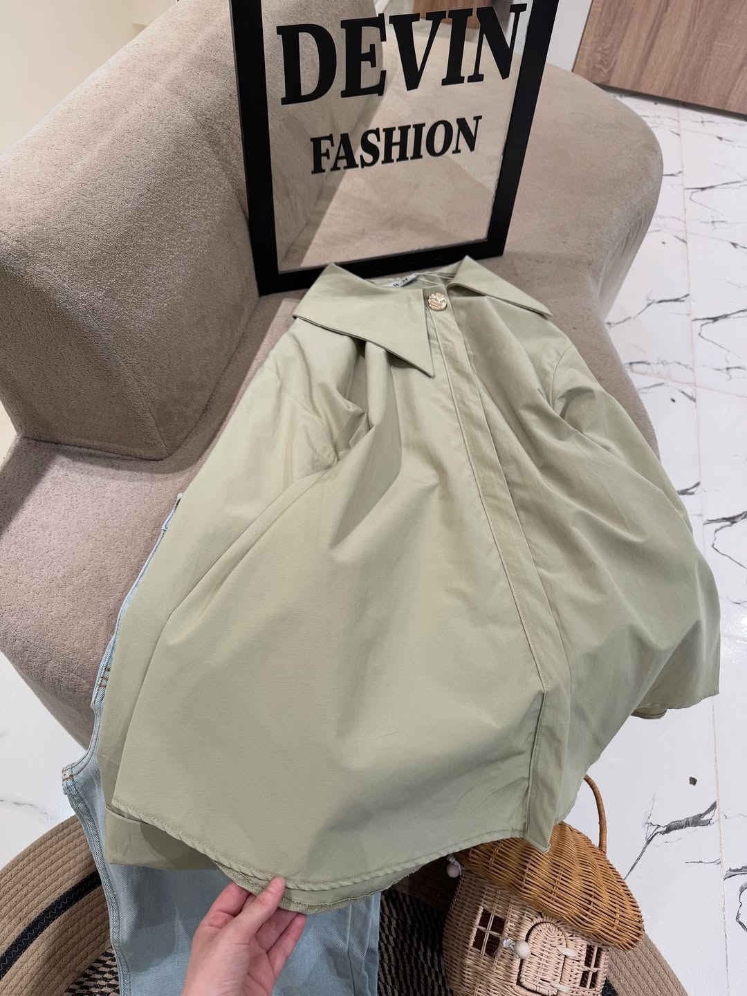 قميص بوبلن بتصميم ياخة جانبية✨ 
كوالتي عالي ✨
متوفر ب 9 الوان 
طول القميص 75cm✨
قياسات 38-46 ✨

كيلوت كصه عدلة ✨
قياسات 36-46✨
#اكسبلور_فولو #اكسبلور_explore #اكسبلورر #اكسبلور_العراق_السعوديه_الاردن_ايران_الكويت_طق_لايكات_كومنت_يلاا💙 اكسبلور_ضيفونا


**إذا كنت صاحب هذا الإعلان وتريد حذفه لأي سبب، رجاءا أرسل رسالة إلى الدعم الفني**