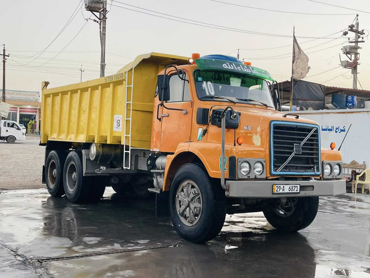 للبيع فالفو موديل 82 رقم انكليزي بسمي لل 30  تبريد شغال    مكفول كفاله عامه مكان صويره ***********
