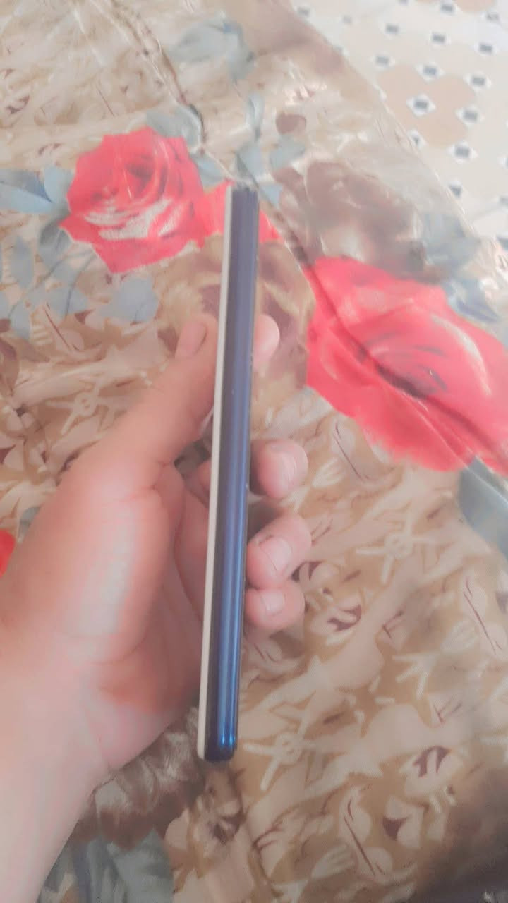 السلام عليكم موبايل اي 72 للبيع مبدل شاشه نوعيه زينه اصل صيني ذاكره 256 جهاز مقفولل مركز المدينه متواجد على الخاص***********
