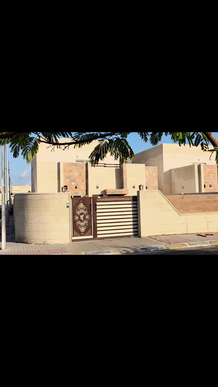 عقار للبيع 
 دار في مجمع الجوهرة السكني
المساحة 300 متر ركن 

موقع مميز على السايدين، قريب من جميع الخدمات.

المواصفات:
- 4 غرف نوم
- صالة داخلية
- 3 صحيات
- كراج واسع (موضح بالفيديو)

للاستفسار أو مشاهدة الفيديو: *********** 
#مكتب_المتميزين
