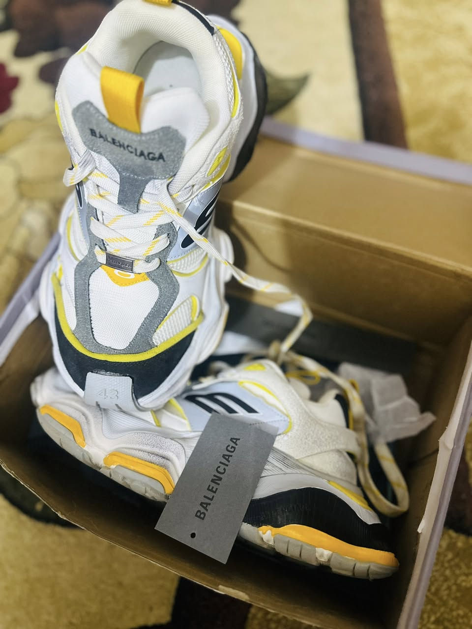 حذاء بلنسياكا ملبوسه مره وحده بس نضافه ١٠٠ صنع فيتنامي قياس 43 سعرها 25 شامل توصيل .


**إذا كنت صاحب هذا الإعلان وتريد حذفه لأي سبب، رجاءا أرسل رسالة إلى الدعم الفني**