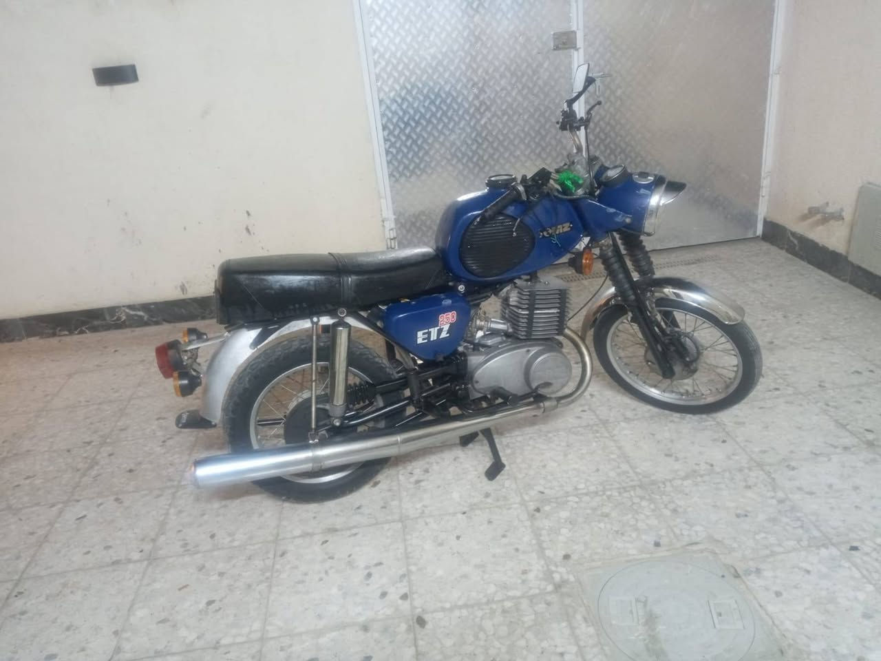 سلام عليكم دراجهmz البيع بدون بدون سايس 3 مكاني بغداد رقم الهاتف *********** ماجاوب خاص
