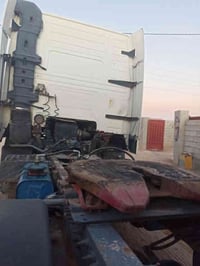 فولفو موديل ٢٠٠٠ • محرك ٤٢٠ • كير عادي