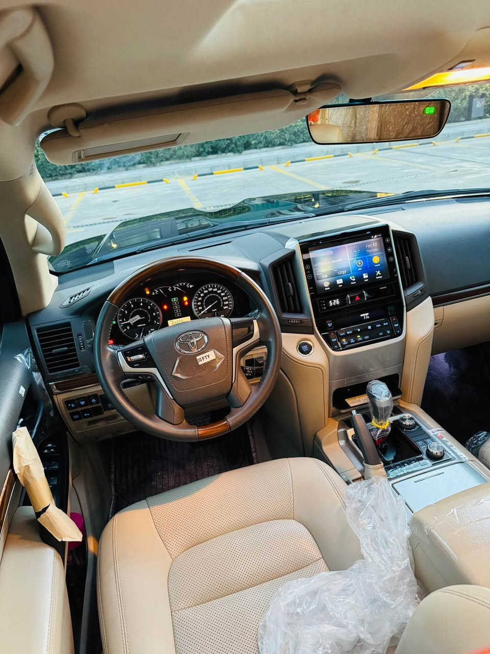 🍃اللَّهُمَّ صَلِّ عَلَى مُحَمَّدٍ وَعَلَى آلِ مُحَمَّدٍ 
تویوتا لاندکروز 2018 GXR فوول مواصفات شرکە ساس 
مسافە المقطوعە : ٦٤ الف کم حقیقی بشرط
محرك ٨ سلندر ٤٧٠٠ کل غراض بلادی موجودە 🔷
الاخوان سیارە اخت زیرو علی وضع شرکە ماکو نفسها 
من استلام شرکە سیارە یمنا و علی الایدنا حتی هسە 
سیارە حیل جدیدە و احلی من الصور كلش جديده .. 🔷

السعر / ٤٩٠ و بیها مجال کلش بصیط جوە السوق
مکان / السلیمانیە مرکز المدینە 
موبایل / ***********

🔷سیارە مکفولە کفالە عامە من کلشی دعامیە ل دعامیە بشرط بدون صبوغ بدون تبديل حیل حلوە و جدیدە ماشالله 
محرك و الگیر بشرط شهر مامفتوح و ماملعوب بیە بشرط بدون صوت او تبخیر او ای خلل جاهزە میە بل میە 🙏🏻

مواصفات GXR فوول شرکە ساس🔷
( فتحە ،، بصمە  ،، ایرباک بردە ،، وایرلیس جارج ،، ٤ كاميرا ،، تشغیل عن بعد ،، کشنات جلد ،، طفايه ،، ثلاجە ،، کشنین کهربائی کشن سایق ٣ دگم،، نیضام ئیکو ،، لایت حساس تنضیف لایت ،، مرایات شفط و قلاب ،، حساسات امامی و خلفی ،، لایت سودە و لید و زینون بلادی ،، داخل بیجی ،، ستیرن فولیوم و بعد هوایە مواصفات بریم المعروفە ...) 

السياره بيها تراي ونعومه ومتعه بالقيادة جدا رائعه 
 سياره كلش جدیدە و جاهزە میە بل میە من کل نواحی الحمدالله ماتلگا حتی ای نقص بصیط  ....

 4 تایرات بلادی جدیدە دانلوب اصلی ...
سنویە و زنکە و رقم فحص و هزە کلها جدیدە و جاهزە ...
صدر و حدادیە بشرط بلادی جاهزە میە بل میە ... السليمانية, العراق
