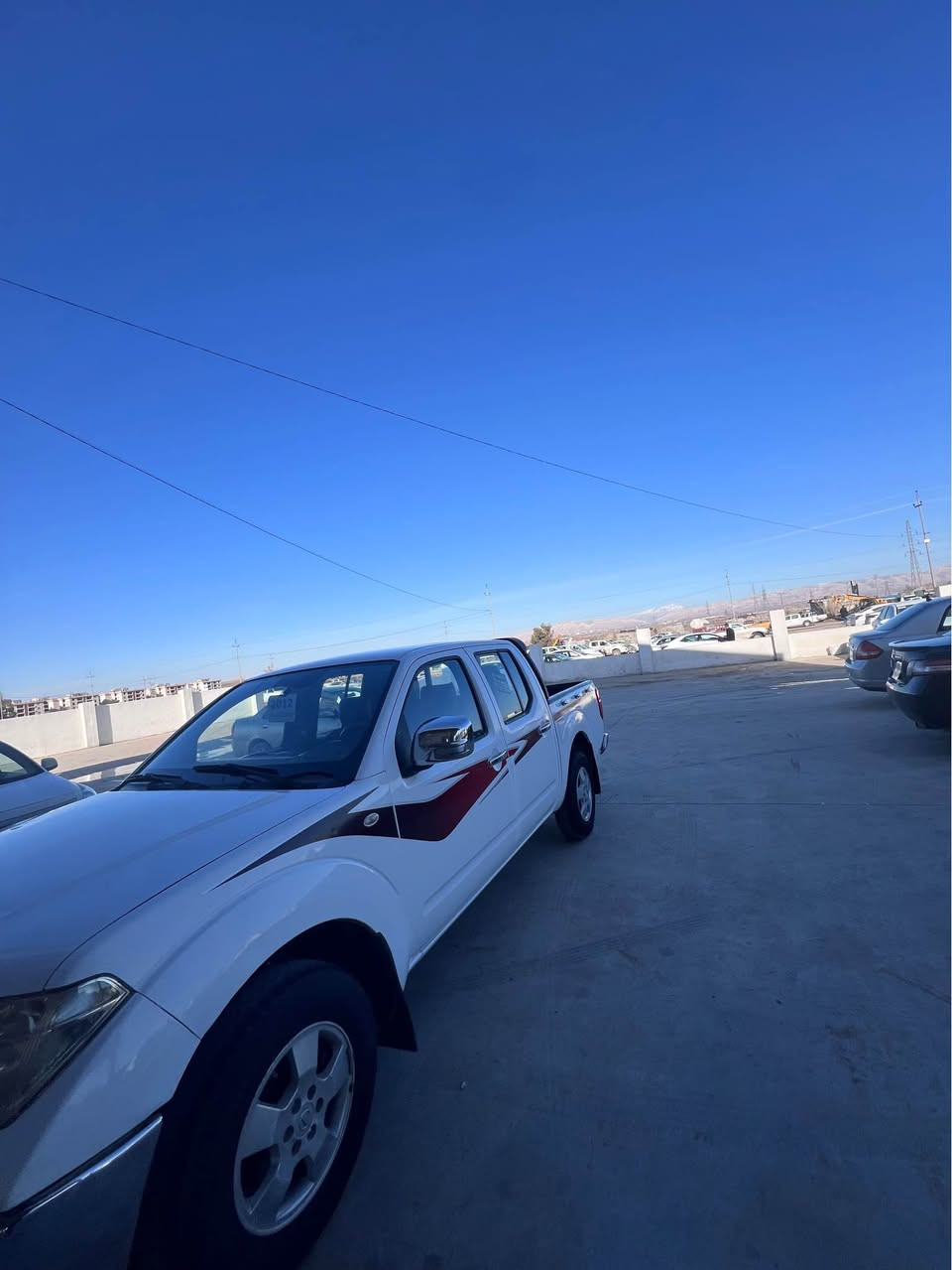 سەرەتا بەناوی خوا نیسان نەڤارە مۆدێل ٢٠١٢ 
سێپارجەی بۆیاخە ناو سوور سەنەوەی تازەیە تا
٢٠٢٨ تایەی تازەیەو سەیرەکە جایزە سعری ٨٨یەک تۆز مەجال.   ژ.م *********** شمشمل, السليمانية
