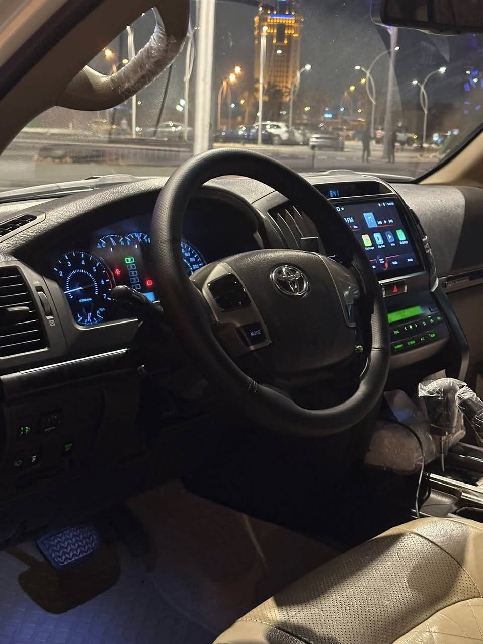 ‏Toyota Land Cruiser 
موديل 2011 مواصفات GXRi ستینی
 فوول فوول سلایت
…
حجم المحرك / V6 كبس ، جير و محرك بشرط
رقم اربيل/ سنوية و رقم جديد ، سيارة بأسمي
ماشي / فقط (١٦٥ ) الف كم سيارة  نظيف
سونر موجود
  تحويل  ، غرامة ، نفس اليوم
سعر 315ورقةم مجال
رقم موبايل 
واتساب ***********////
/***********
