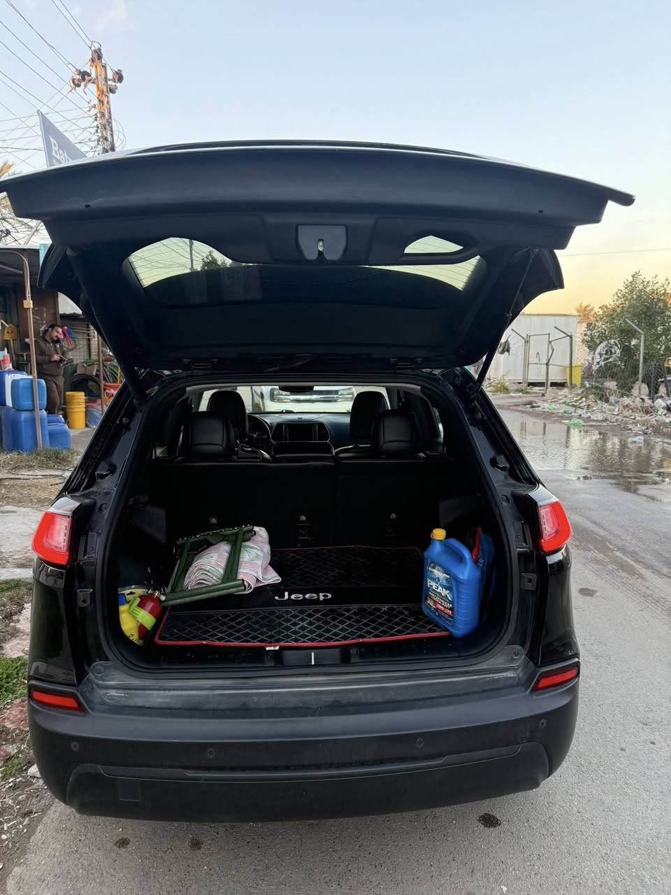 سلام عليكم جيب (بزون) شيروكي موديل 2023 بلاك ادشن فول مواصفات ماعده البنراما وارد كندي 
كشنات جلد 
تدفئا كشنات وستيرن 
كشنات كهرباء صندوق كهرباء 
اوتو بارك وتو هولد 
سايد بريك بصمه 
كروز سرعه اوامر صوتيه 
هيتر مرايه 
نقطه عمياء 
وهواي بعد من الزنون بلادي 
و لد امامي خلفي 
فور ويل 
اربع انضمه قياده 
وماشيه (64000 الف km) كيلو 
حادثها جاملغ الامامي جها السايق مبدل ومصبوغ وبنيد  
مكاني بغداد حي الجهاد رقم (***********)
السعر (160)
