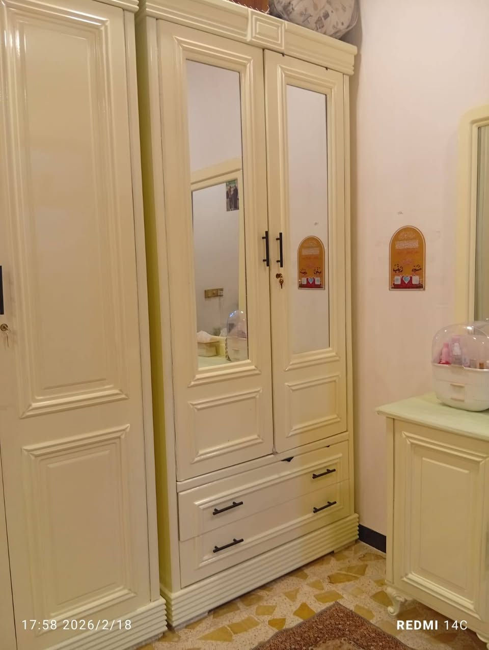 غرفه اخشاب عراقي تصميم تركي
مصارلي شهرين من جبتها اخت الجديده غرفه قويه خشبها قوي العنوان حيور سبع قصور
السعر خاص رقمي 
***********
