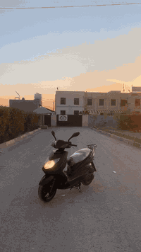 يالله 
سلام عليكم؟
سكنس فحل كابريته 
دراجه وضع رمبه مكينه لتسلني عليه جيب وياك فيتر وتعال
سلف هندر كهربائيات شغاله تخم تاير شرط لخط لحمر بي
زنون اصفر ثلجي بك لايت 
دراجه مال جناي مو مال بياع شراي 
مكان بغداد ابو غريب 
***********٩
سعر ٥٥٠
وبيه مجال حك جيه
