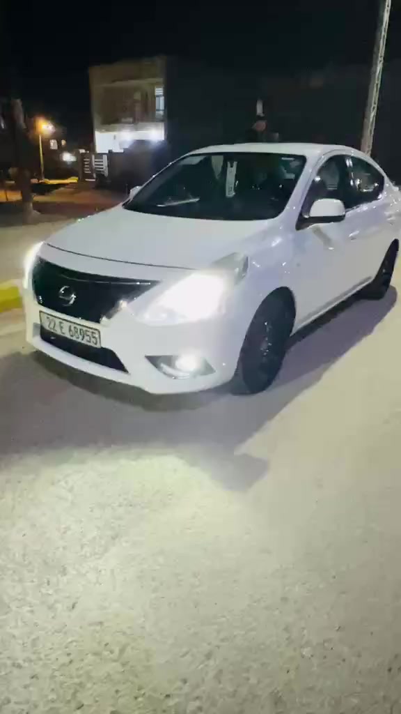 السلام عليكم نيسان سني للبيع موديل2021 سياره كامله تخم تاير جديددوشمه عام بسمي تحويل سياره بيها بارد بلباب سياره جديده للاستفسار الاتصال ***********
