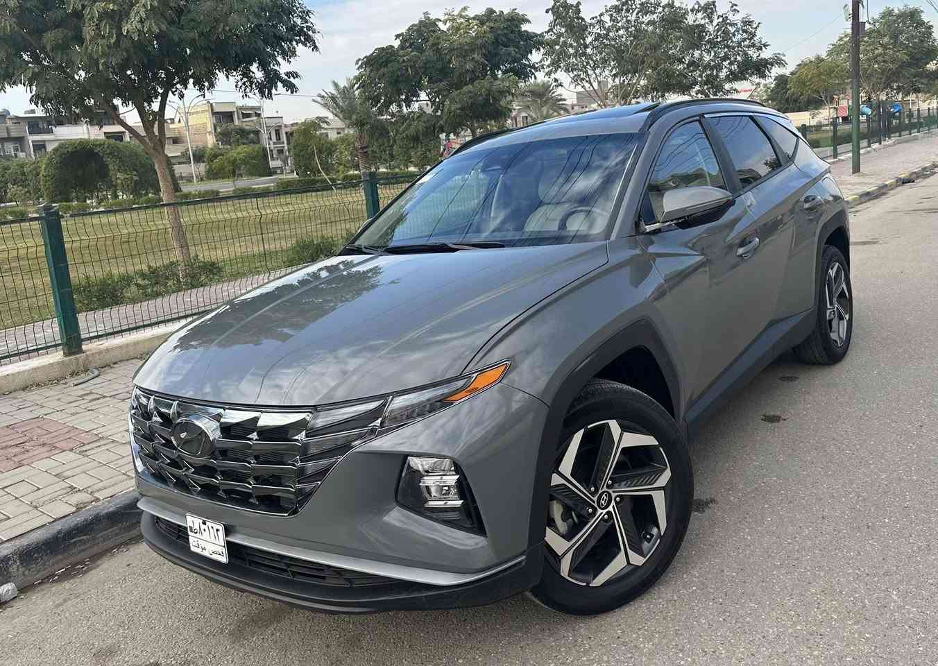 هيونداي توكسان  فول مواصفات للبيع بسعر 179 $
دخول جديد مدفوع كمرك حرة تترقم جميع المحافظات .
✅ الموديل 2024
✅اللون اسمنتي مميز
✅ فتحة سقف 
✅عداد المسافة 28 الف ميل 
✅ مقاعد جلد ابيض
✅مقعد سائق كهرباء 
✅ مقاعد امامية تدفئة 
✅ شاشة كبيرة كار بلي 
✅ رادار امامي و خلفي 
✅ شاحن مبايل واير لس 
✅ تبريد امامي و خلفي 
✅ بصمة تشغيل وابواب 
✅ تشغيل عن بعد 
✅ هاند بريك كهرباء بصمة 
✅ نظام اتو هولد 
✅نظام تزحلق ونزول مرتفعات 
✅محرك بانزين 2500CC
✅ ستيرن هزاز للتحذير 
✅ كامرة خلفية دوارة 
✅ افكيشن ونظاك ملاحة 
✅ نظام فور ويل H Trac الذكي 
✅ اضوية زينون و لد نهاري 
✅ درايف مود 4 أنظمة قيادة
✅ انطفاء وتشغيل ذاتي عند التوقف 
✅ إشارة بالمرايات الجانبية
✅ نقطة عمياء بالمرايات 
✅  توقف ذاتي لمنع الاصطدام 
✅ صندوق خلفي كهرباء 
✅ بردة خلفية و فرشة صندوق عدد 2
✅ أرضيات كاملة و جك وسبير وعدة وكتلوكات
✅ تخم تايرات بلادي نوع ميشلن حجم 19 انج 
✅ تحكم ستيرن وتحديد مسار ومثبت سرعة 
✅ صبغ بنيد وجاملغين امامي وباب سايق
✅ تعديل بارد جاملغ خلف سايق و مقدمة القمارة 
مكان السيارة بغداد السيدية للتواصل على الأرقام 
***********-*********** واتس اب متوفر .
