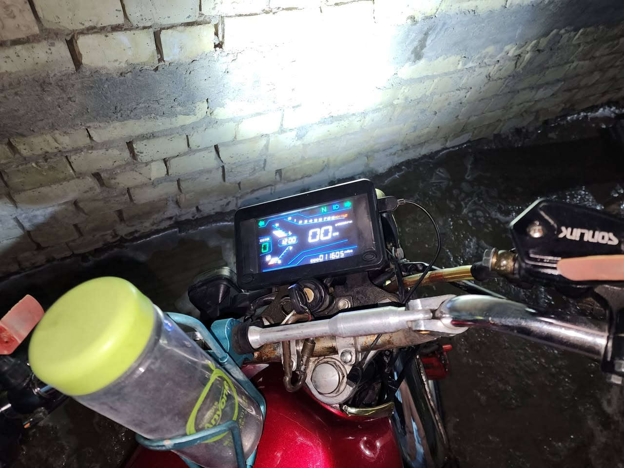 سيفان ايراني للبيع ٦٠٠ بيه مجال مديل ٢٤ مكفول دراجه نضيفه ما متعوبه أوراقه موجوده رقم ***********
