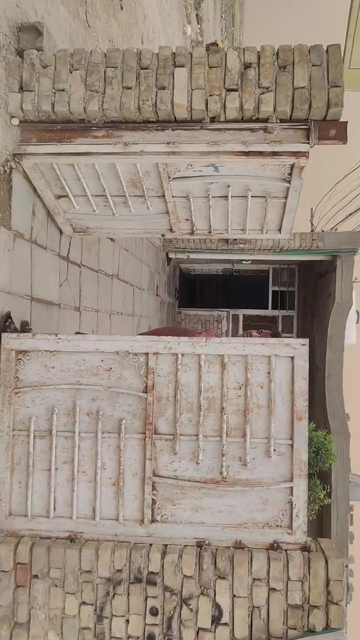 سلام عليكم بيت للبيع المكان السياحي قرب مدرست مسقط البيت ركن بناء طابوك ومسلح كامله الستقبال والباقي عوزه كاشي بس المساحه 200متر واقع حال السعر اتصل وتدلل ***********
