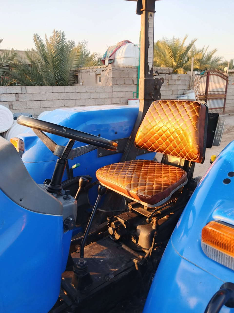 نيهولند 80 
2014 رقم ذي قار 
مكفوله كفاله عامه بس رنكات مبدل بيه الباقي على الشركه 
مكانه واسط الشحيميه
***********
***********
