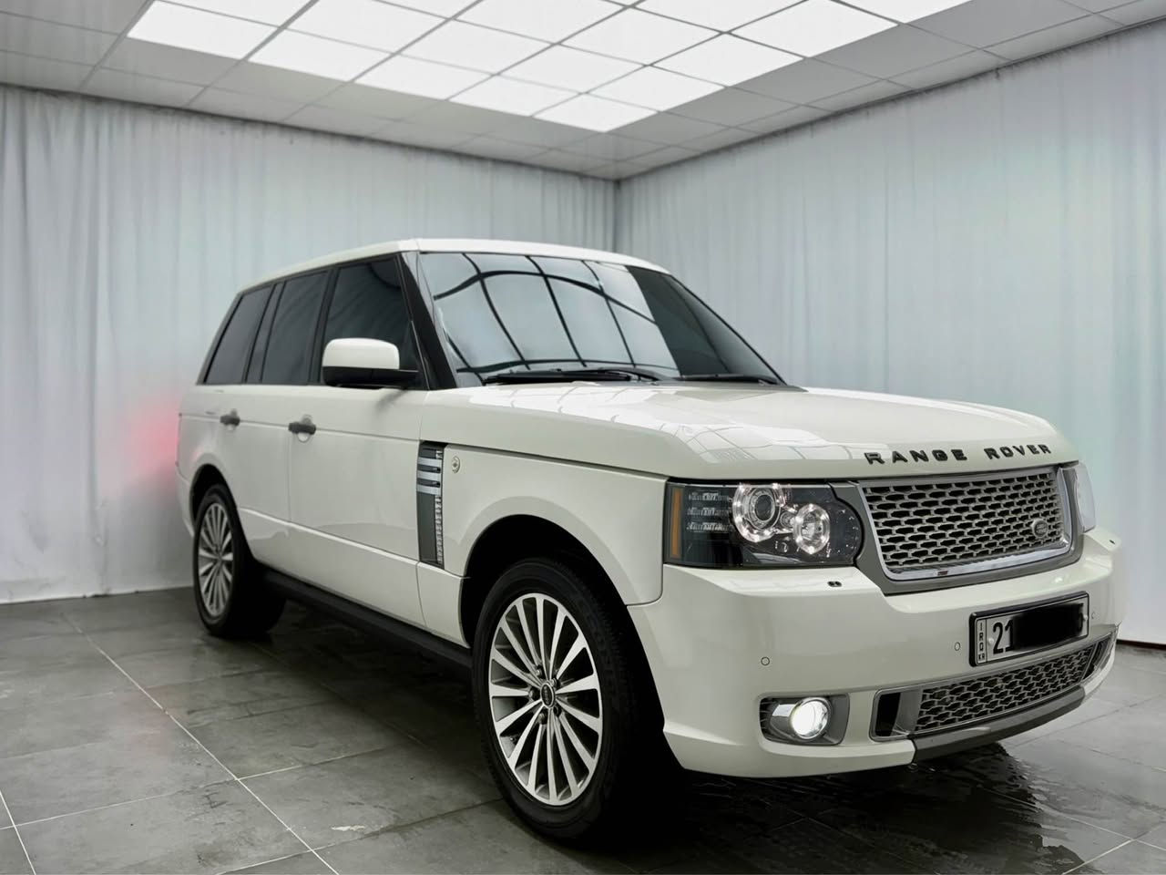 ...﷽ ...
 

RANGE ROVER - VOGUE - HSE  2010🪬

رانج روفر فوك  وكالة شركة سردار 📦🧿

 شبر صبغ  بل بنيد بدون كلشي بس بخ، باقيات مكفول كفالة عامة من كلشي بشرط

ارخص سعر بل كل سوق 💸

💰السعر :123,000 يعني 123 💵ورقة قفل 🔏 قفل 🔐 

مكان السيارة :- سليمانية 
الموديل :- 2011
اللون :- ابيض 
المحرك :- V8 بدون سوبر المرغوب 
العداد :- 180 الف كيلو حقيقي 

المواصفات فول فول 
:- بصمة 
:- سلايد 
:- كاميرا درجة 
:- رادار جانبي 
:- جكات  
:- مري شفط كهربائي 
:- كاميرا 
:- فور ويل 4✖️4 ( دبل اكسل ) 
:- ستيرن تدفئة 
:- كشنات جلد كريمي  
:- كشنات الخلفية تدفئة 
:- لايتات زينون 
:- حساسات
:- سماعات HARMAN/KARDON 

السيارة جاهزة وبشرط الكير والمحرك والحدادية والكهربائيات 

مرقم سليمانية تحويل او وكالة حاظر 
  

للاستفسار اتصل :-   *********** السليمانية, العراق
