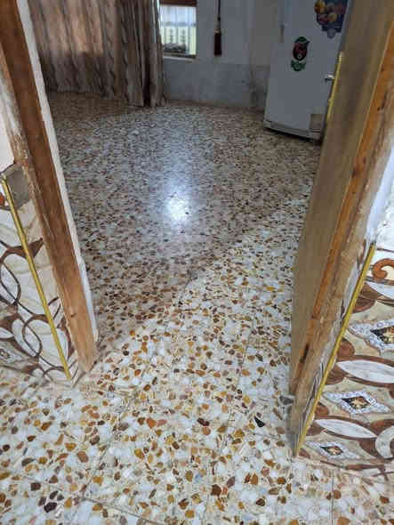 بيت درجه اولى وحديث غرف*********** نوم ٦ صالتين استقبال معزول عن البيت وحده ١٤ متر  جاهز من كلشي طابقين مساحه ٤٠٠ متر ابيع مقدامه  مروس اروس عادي *********** اقصاد عله طريق السنيه اول جسر وطب بل فرع التبليط ملأت الدوره
