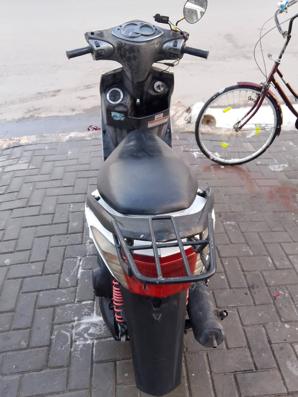 سلام عليكم
دراجه سكنس فحل كابريتر دراجه شغاله سلف و هندر و كهربائيات و الدراجه اي نقص ما بيها دراجه شلعه و معدل و مكينه بلاديه السعر 350 و بيها مجال مكاني بغداد البياع شارع الظغط
الرقم ***********
