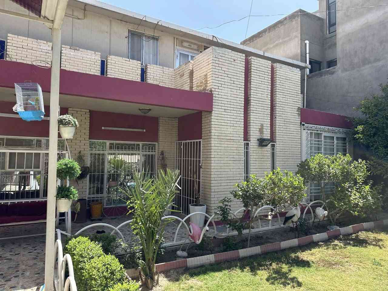 دار للبيع  
البياع الأولى شارع ٥ 
بمساحة ٣٣٦.٥طابقين طابق مسلح يحتوي على استقبال مع هول مع حمامات عدد٢ وثلاث غرف نوم 
مطبخ طابق الثاني سندويج بنل يحتوي على غرفتين 
للاستفسار الاتصال على الرقم ***********
