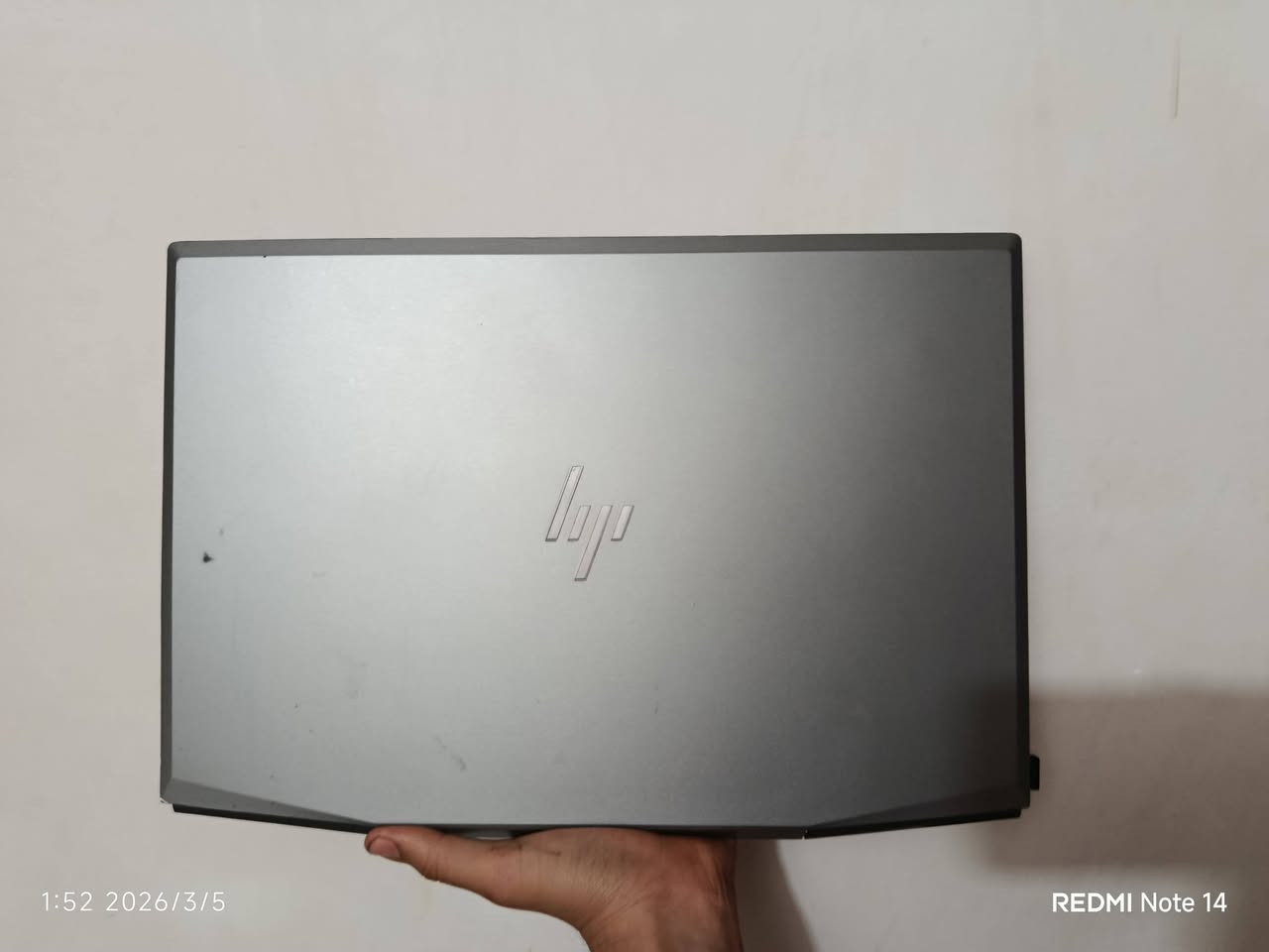 السلام عليكم عندي لابتوب للبيع
HP ZBook 15v G5
المواصفات:
🔹 المعالج (CPU):
Intel Core i7-8750H
السرعة: 2.20 GHz (توصل تقريباً أكثر مع التيربو)
🔹 الرام (RAM):
8 جيجابايت
🔹 كرت الشاشة (Graphics):
4 جيجابايت
🔹 التخزين (Storage):
238 جيجابايت
المستخدم حالياً: 74 جيجابايت
🔹 نوع النظام:
نظام تشغيل 64-بت
🔹 النظام المثبت:
Windows 11 Pro
🔹 ميزة الشاشة:
شاشة تدعم اللمس حتى 10 نقاط لمس
📊 الخلاصة:
اللابتوب يعتبر قوي نسبياً ويشغل برامج التصميم و الألعاب
للبيع 500
مكاني بغداد


**إذا كنت صاحب هذا الإعلان وتريد حذفه لأي سبب، رجاءا أرسل رسالة إلى الدعم الفني**