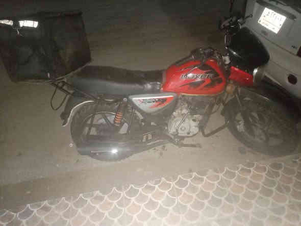 سلام عليكم دراجه بوكسر للبيع 21 نقصها بكلايت واشاير كمكينه سلف كهربائيات خير      من الله تجي تاخذها من باب لبيت دراجه بدون اوراق السعر 675 عنواني بغداد الدوره ***********
