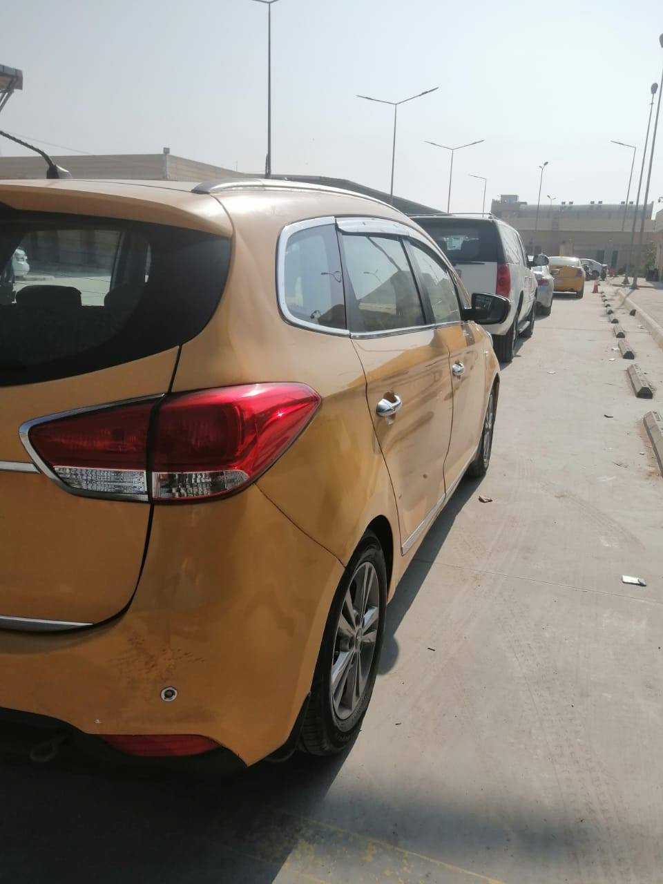 السلام عليكم سياره كارنزه ٢٠١٦ محرك٢٠٠٠ ٧راكب مصفر هيئه وغرامات رقم انكليزي بسمي حداديه تخم تاير كير ومحرك مكفولات سياره احله من المنشور مكان ذي قار سعره ١٥٠ وبيه مجال لاتصال ***********
 أو 
*********** 
خاص مغلق
