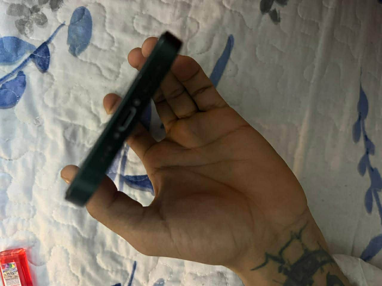 سلام عليكم 
13عادي
ذاكره 128
بطاريه 84
الون زيتوني بي كسر بضهره 
فيس ايدي شغال ملحقات كامله مكان بصره كرمه سعر 325 بي مجال حك جيه 
***********
