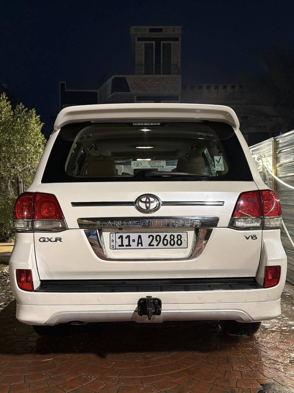 تحية طيبة 
لاندكروز 2010 
ماشيه 200.000K.m
بيهه بارد بسيط فقط 
رقم بغداد 
مكينه مفتوحه
السعر 275 وبيهه مجال 
العنوان بغداد 
الاستفسار ***********
